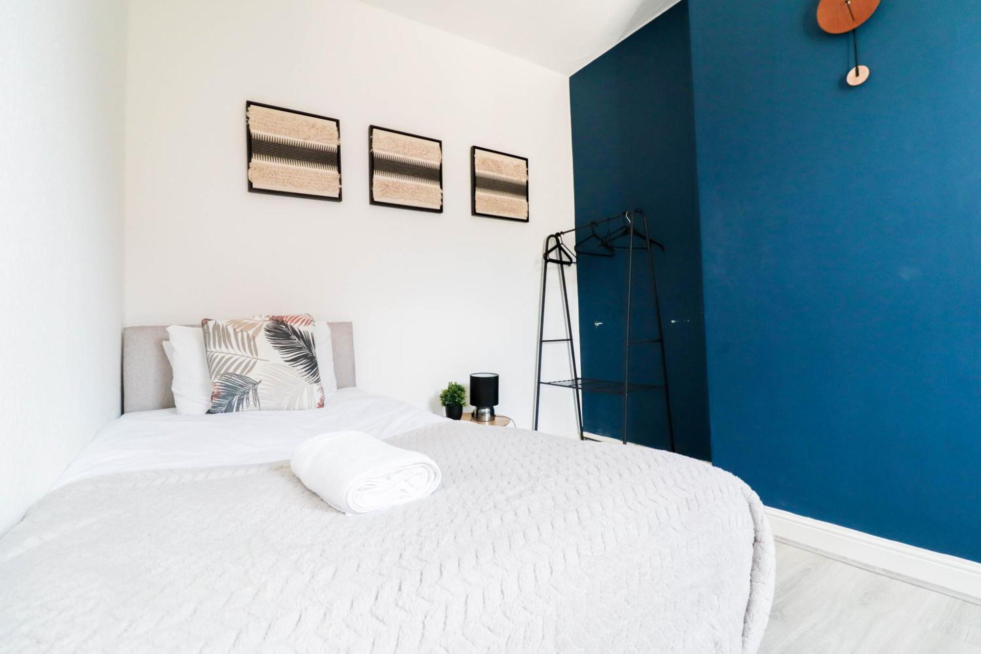Prime 4-bedroom House In The Heart Of The Coventry
