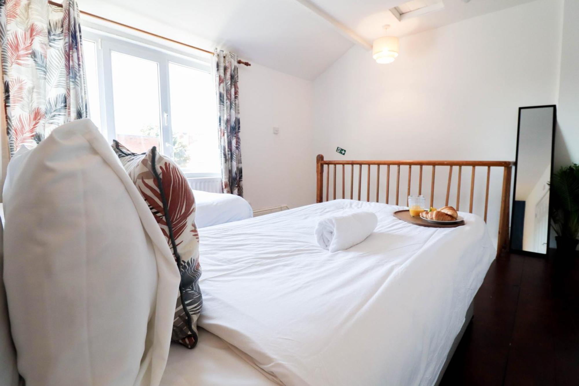 Prime 4-bedroom House In The Heart Of The * Coventry