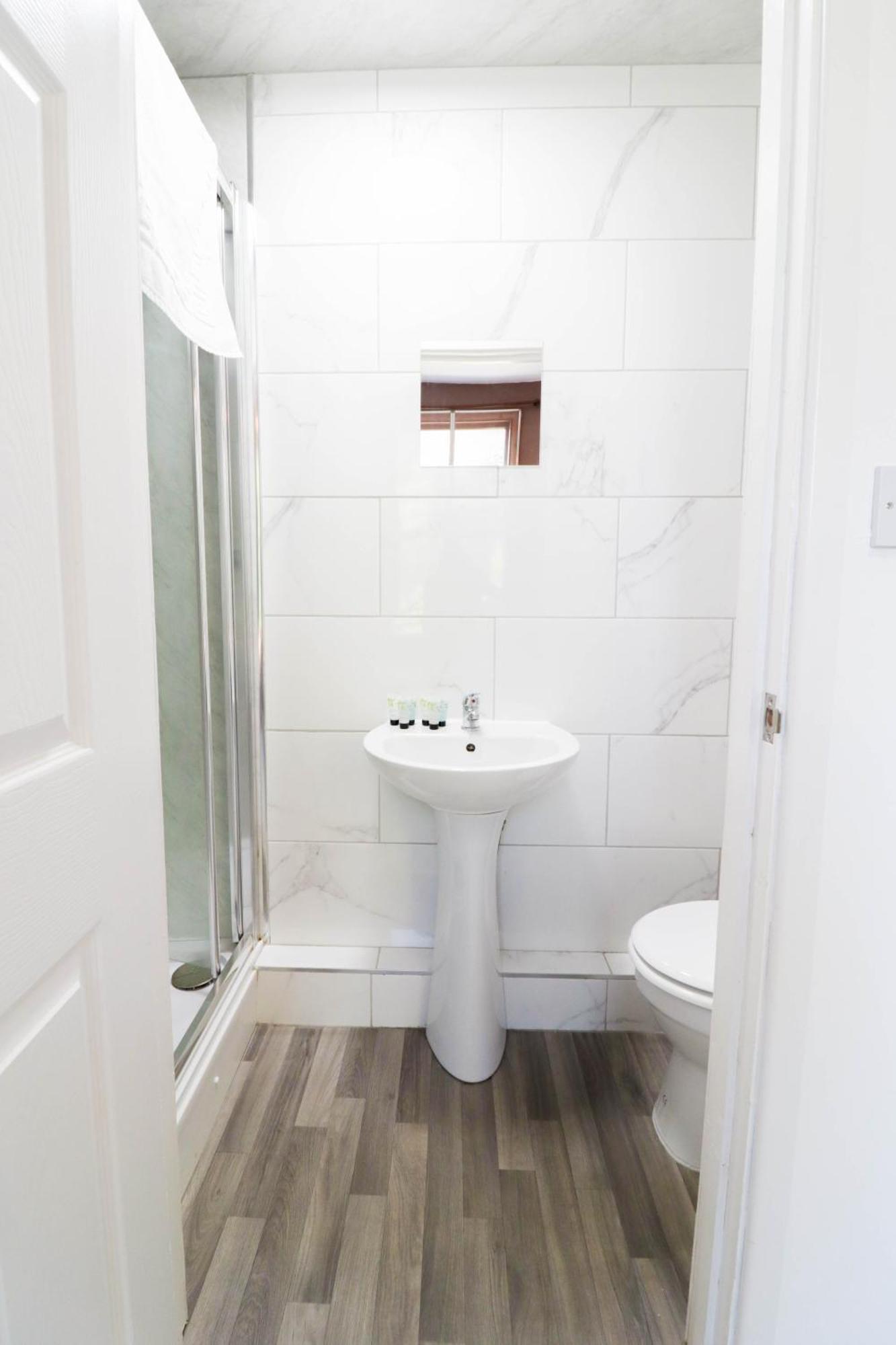 Prime 4-bedroom House In The Heart Of The Coventry