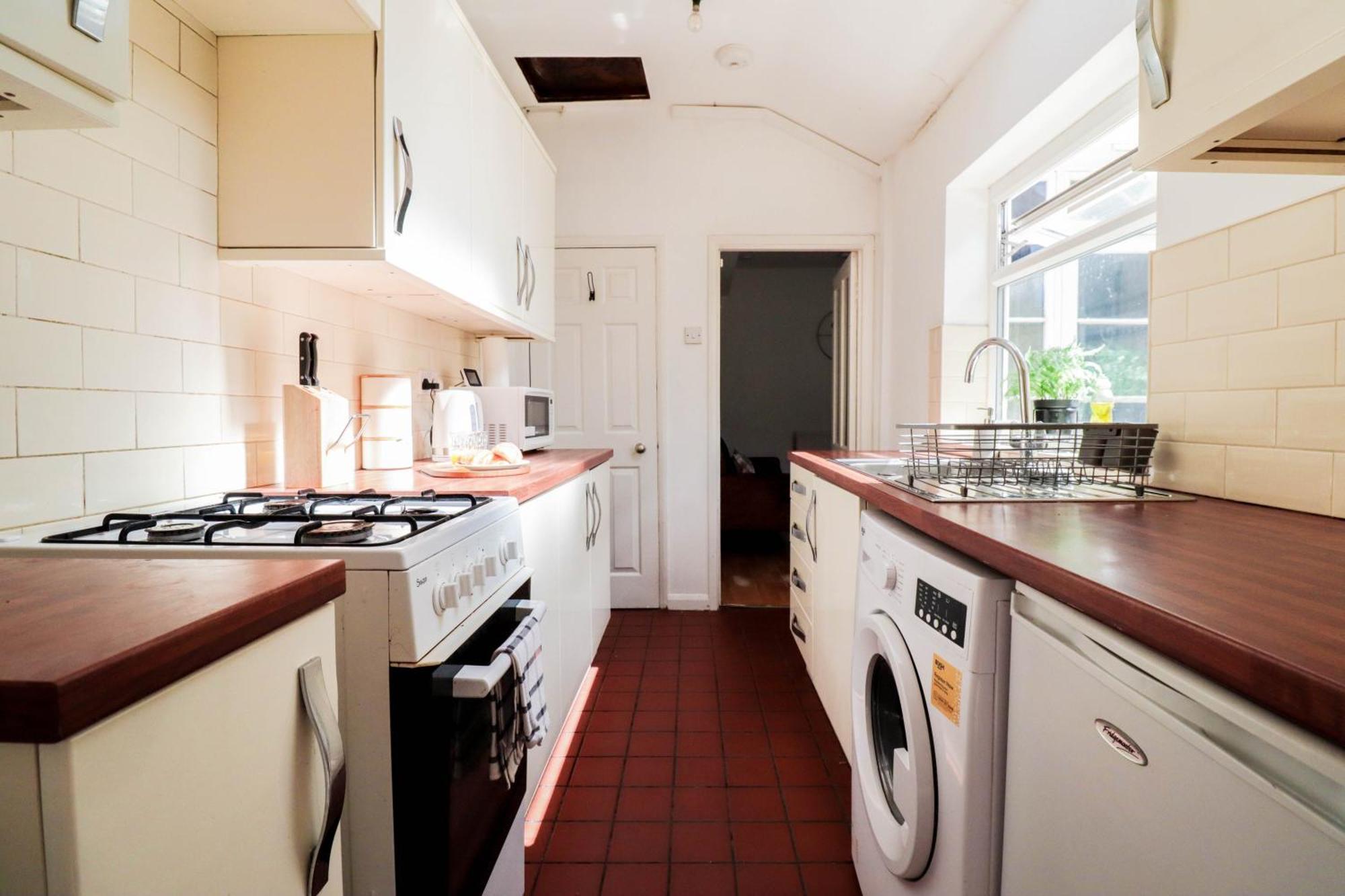 Prime 4-bedroom House In The Heart Of The Coventry
