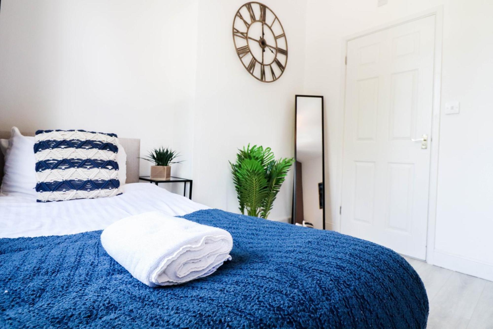 Prime 4-bedroom House In The Heart Of The * Coventry