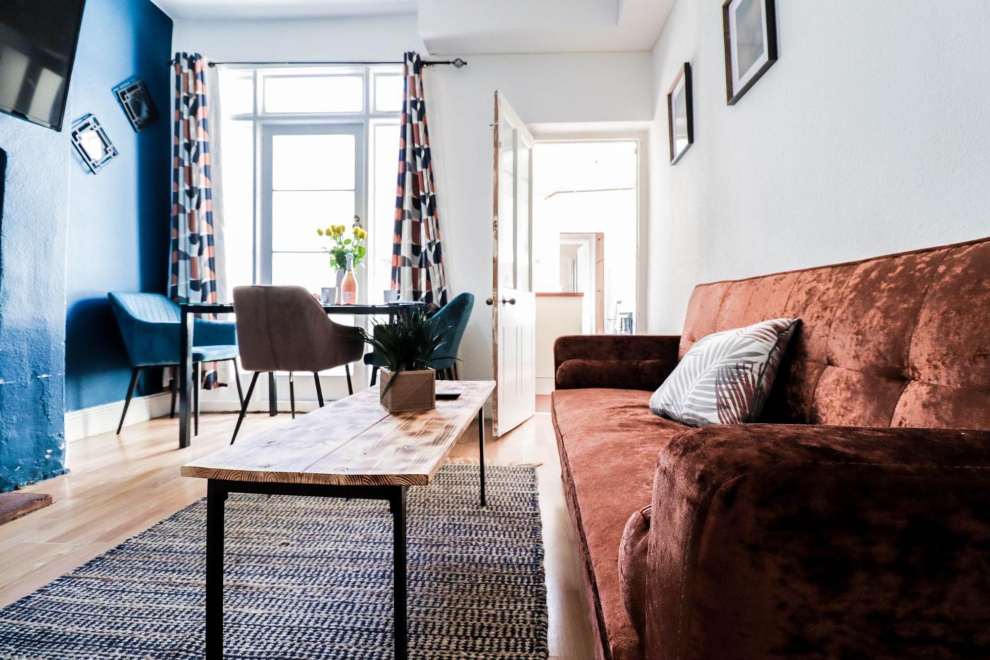 Prime 4-bedroom House In The Heart Of The Coventry