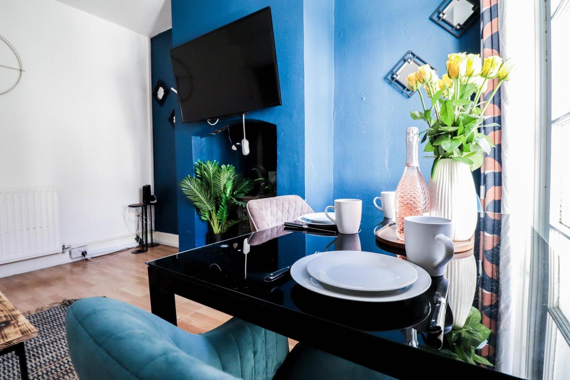 Prime 4-bedroom House In The Heart Of The * Coventry