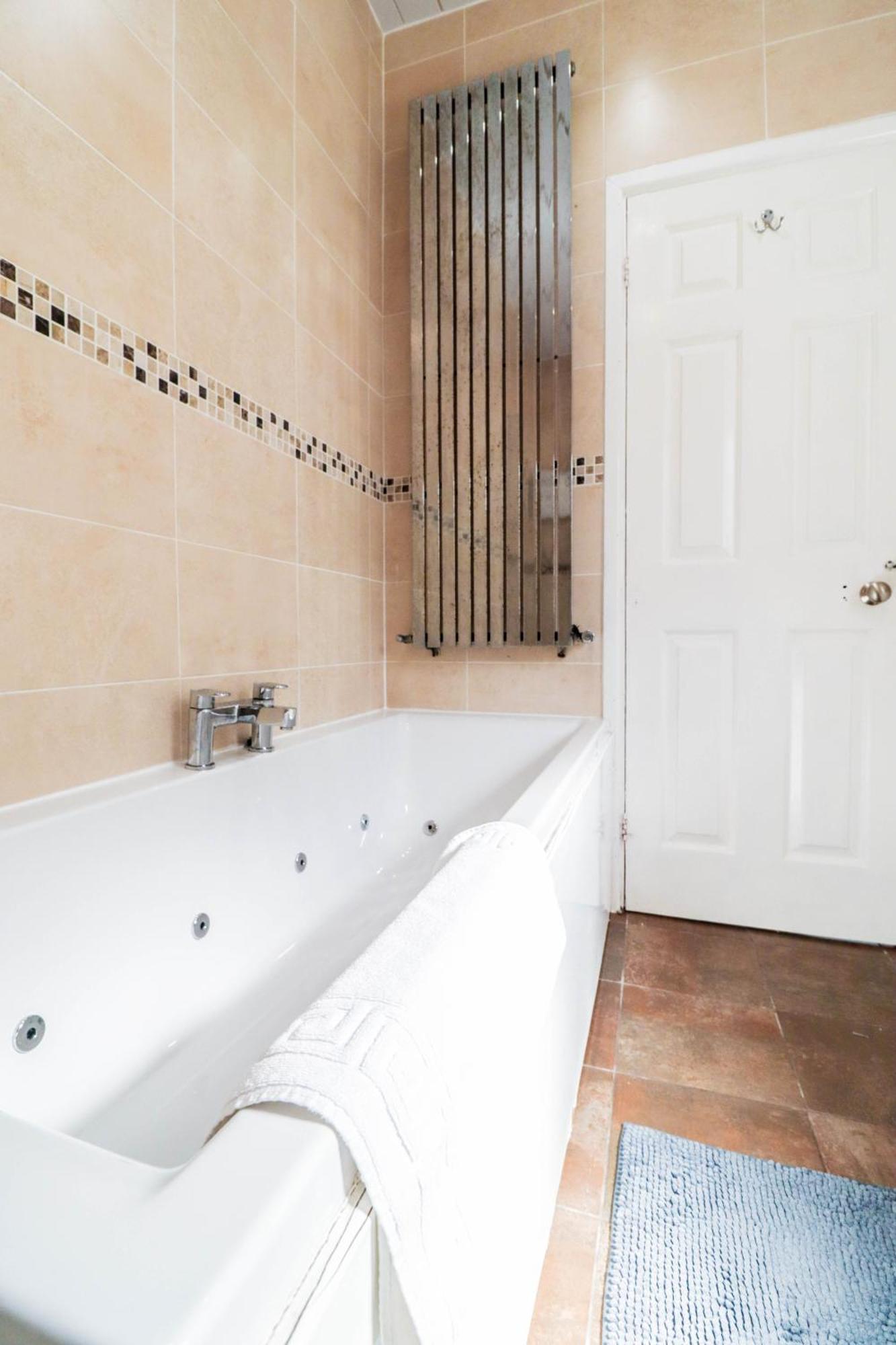 Prime 4-bedroom House In The Heart Of The Apartamento Coventry